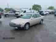 1997 Toyota Camry LE z VIN 4T1BF22K0VU004174, wystawiony jako IAAI lot #42254679 z przebiegiem 206 023 mil mil oraz . Historia ofert i sprzedaży dostępna na DreamBid. Obrazek 17.