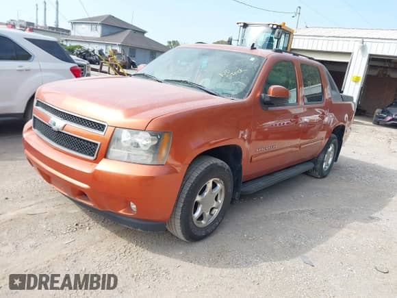 2007 Chevrolet Avalanche 3LT z VIN 3GNFK12357G239249, wystawiony jako IAAI lot #43600545 z przebiegiem 203 270 mil mil oraz . Historia ofert i sprzedaży dostępna na DreamBid. Obrazek 2.