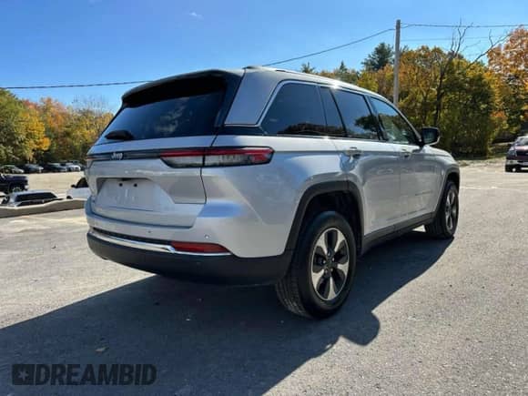 2024 Jeep Grand Cherokee with VIN 1C4RJYB63RC124893, listed as a Copart auction lot 90138765 with 55,721 mi miles and Clean title. Bid and sale history available at DreamBid. Image 3.