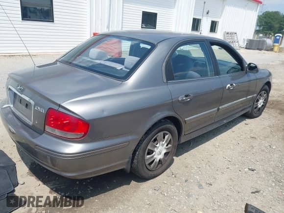 2004 Hyundai Sonata z VIN KMHWF25SX4A033243, wystawiony jako IAAI lot #42610903 z przebiegiem 162 967 mil mil oraz . Historia ofert i sprzedaży dostępna na DreamBid. Obrazek 4.