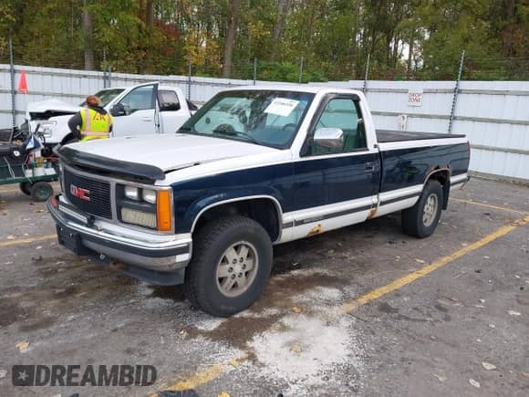 1989 GMC Sierra 1500 with VIN 1GTDK14K4KE543029, listed as a IAAI auction lot 43346336 with 218,934 mi miles and . Bid and sale history available at DreamBid. Image 16.