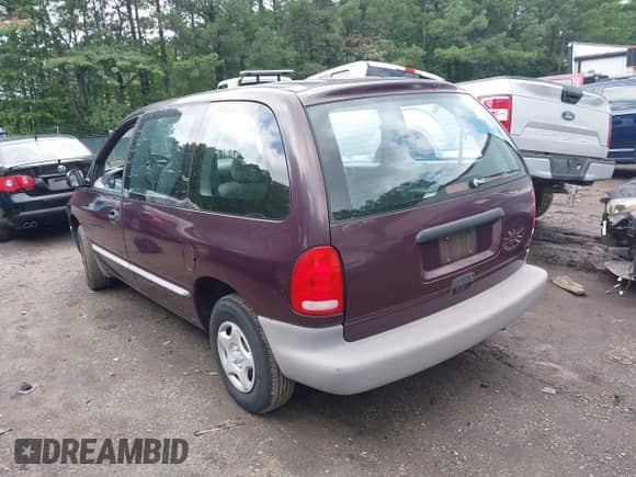 2000 Dodge Caravan with VIN 2B4FP25B7YR685222, listed as a IAAI auction lot 42508555 with 139,970 mi miles and . Bid and sale history available at DreamBid. Image 3.