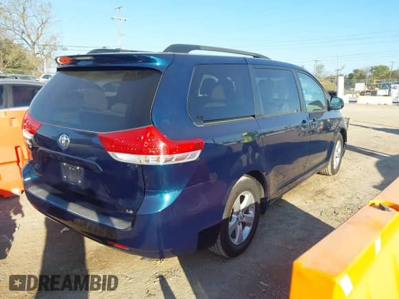 2011 Toyota Sienna LE z VIN 5TDKK3DC3BS004794, wystawiony jako IAAI lot #43460862 z przebiegiem 217 500 mil mil oraz . Historia ofert i sprzedaży dostępna na DreamBid. Obrazek 19.