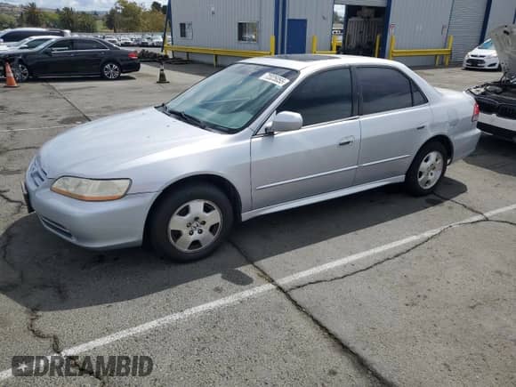 2001 Honda Accord EX with VIN 1HGCG16581A021998, listed as a Copart auction lot 72025055 with 208,739 mi miles and Clean title. Bid and sale history available at DreamBid. Image 1.