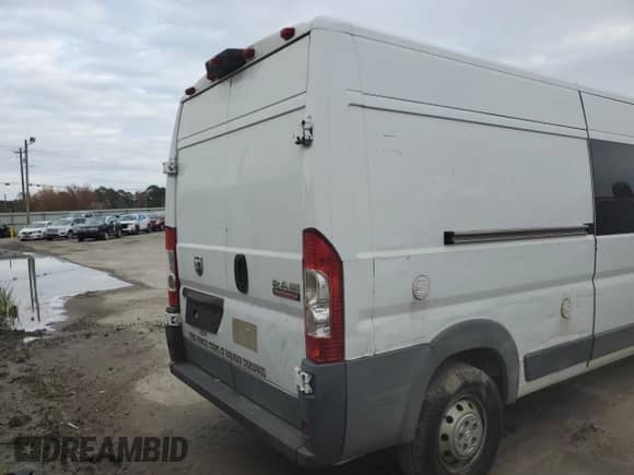 2018 Ram ProMaster Cargo z VIN 3C6URVHG0JE116949, wystawiony jako Copart lot #79713714 z przebiegiem 156 081 mil mil oraz Czysty tytuł • Clean title. Historia ofert i sprzedaży dostępna na DreamBid. Obrazek 6.