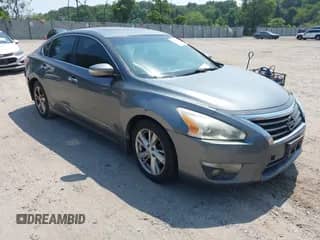 2015 Nissan Altima S with VIN 1N4AL3AP1FN864548, listed as a IAAI auction lot 42833684 with 185,322 mi miles and . Bid and sale history available at DreamBid. Image 1.