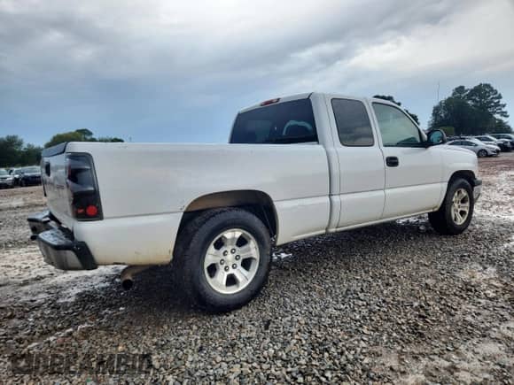 2004 Chevrolet Silverado 1500 Work Truck with VIN 1GCEC19X44Z332690, listed as a Copart auction lot 70948915 with 306,781 mi miles and Salvage title. Bid and sale history available at DreamBid. Image 3.