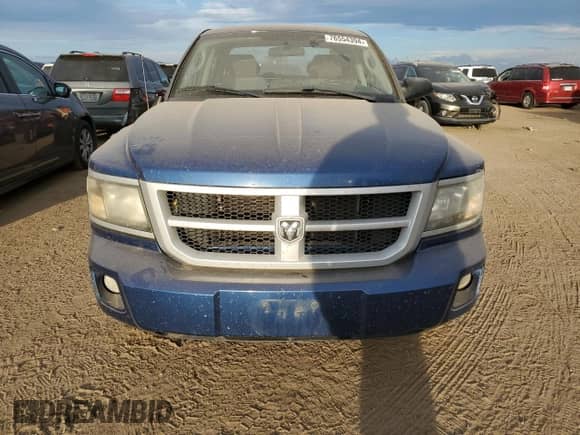 2009 Dodge Dakota Bighorn/Lonestar z VIN 1D7HW38P29S776741, wystawiony jako Copart lot #76554394 z przebiegiem 211 326 mil mil oraz Czysty tytuł • Clean title. Historia ofert i sprzedaży dostępna na DreamBid. Obrazek 5.