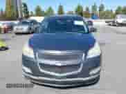 2011 Chevrolet Traverse 1LT z VIN 1GNKVGED8BJ135858, wystawiony jako IAAI lot #43288198 z przebiegiem 161 555 mil mil oraz . Historia ofert i sprzedaży dostępna na DreamBid. Obrazek 6.