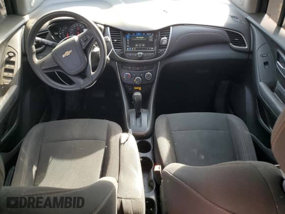 2019 Chevrolet Trax LS with VIN 3GNCJNSB8KL127341, listed as a Copart auction lot 82233535 with 102,166 mi miles and Clean title. Bid and sale history available at DreamBid. Image 8.