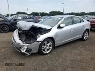 2015 Volvo S60 T5 Premier с VIN YV1612TB0F1314437, выставлен на аукционе Copart как лот 60279195 с пробегом 179 845 миль миль и Списание • Salvage title. История ставок и продаж доступна на DreamBid. Изображение 1.