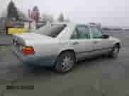 1987 Mercedes-Benz 300 E z VIN WDBEA30D0HA528424, wystawiony jako Copart lot #84249444 z przebiegiem 132 054 mil mil oraz Czysty tytuł • Clean title. Historia ofert i sprzedaży dostępna na DreamBid. Obrazek 3.