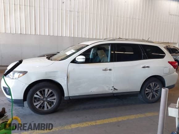 2017 Nissan Pathfinder Platinum с VIN 5N1DR2MN3HC682919, выставлен на аукционе IAAI как лот 42397164 с пробегом 126 762 миль миль и . История ставок и продаж доступна на DreamBid. Изображение 14.