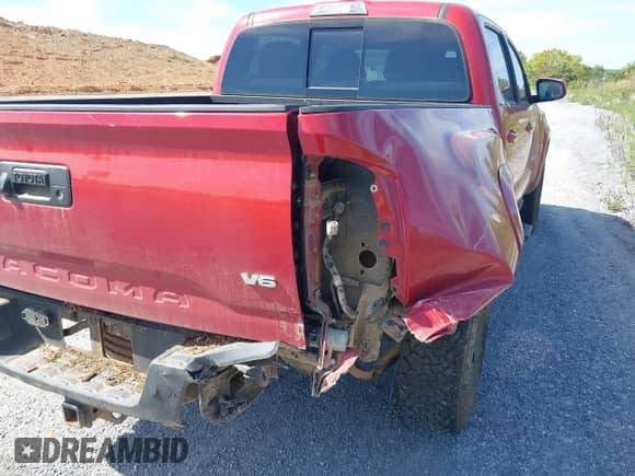 2020 Toyota Tacoma SR5 with VIN 3TYAZ5CN4LT001995, listed as a IAAI auction lot 43104841 with 59,820 mi miles and . Bid and sale history available at DreamBid. Image 20.