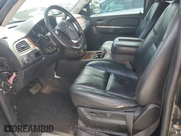 2008 Chevrolet Tahoe LTZ z VIN 1GNFC13J38R215169, wystawiony jako Copart lot #61545145 z przebiegiem Nie podano mil oraz Szkoda całkowita • Salvage title. Historia ofert i sprzedaży dostępna na DreamBid. Obrazek 7.