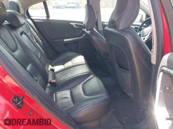 2012 Volvo S60 T6 с VIN YV1902FH9C2127803, выставлен на аукционе IAAI как лот 42084082 с пробегом 224 781 миль миль и . История ставок и продаж доступна на DreamBid. Изображение 8.