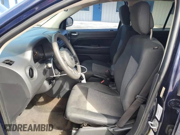 2014 Jeep Compass Sport z VIN 1C4NJCBB3ED679460, wystawiony jako Copart lot #87197415 z przebiegiem 117 309 mil mil oraz Szkoda całkowita • Salvage title. Historia ofert i sprzedaży dostępna na DreamBid. Obrazek 7.