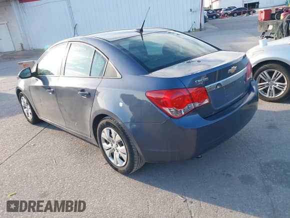 2013 Chevrolet Cruze LS z VIN 1G1PA5SH4D7178608, wystawiony jako IAAI lot #43402402 z przebiegiem 98 357 mil mil oraz . Historia ofert i sprzedaży dostępna na DreamBid. Obrazek 3.
