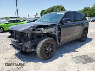 2024 Jeep Grand Cherokee Altitude z VIN 1C4RJGAG5R8606207, wystawiony jako Copart lot #59592875 z przebiegiem 9 059 mil mil oraz Szkoda całkowita • Salvage title. Historia ofert i sprzedaży dostępna na DreamBid. Obrazek 1.