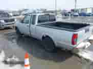 2003 Nissan Frontier XE z VIN 1N6DD26T43C414322, wystawiony jako IAAI lot #41849913 z przebiegiem 199 714 mil mil oraz . Historia ofert i sprzedaży dostępna na DreamBid. Obrazek 3.