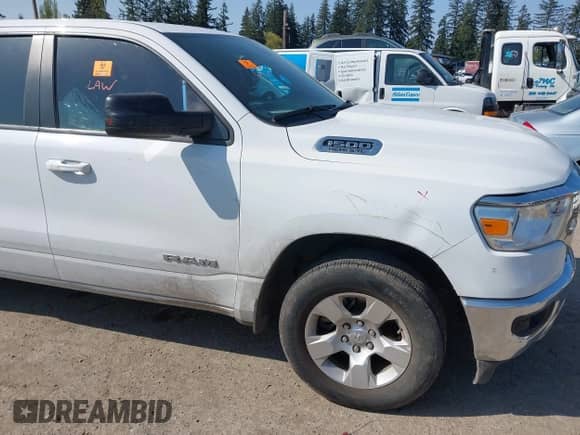2022 Ram 1500 Big Horn z VIN 1C6RREBT5NN273048, wystawiony jako IAAI lot #42229009 z przebiegiem 58 448 mil mil oraz . Historia ofert i sprzedaży dostępna na DreamBid. Obrazek 6.