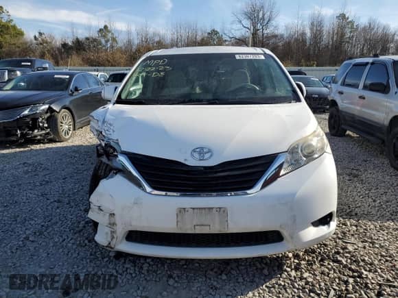 2011 Toyota Sienna LE AAS with VIN 5TDKK3DC0BS109888, listed as a Copart auction lot 68040624 with 96,549 mi miles and Salvage title. Bid and sale history available at DreamBid. Image 5.