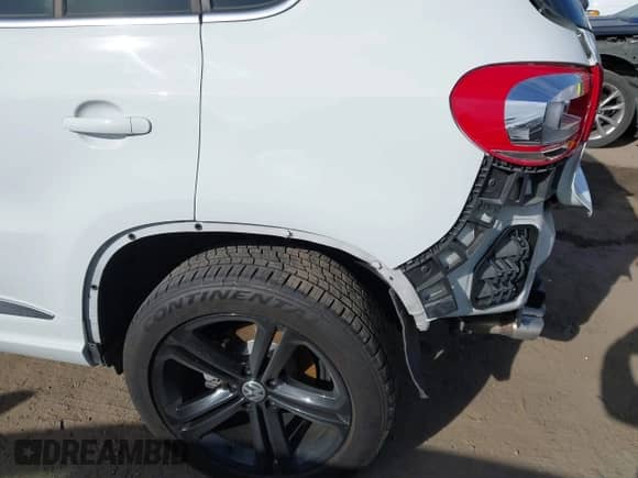 2017 Volkswagen Tiguan Sport с VIN WVGUV7AX8HW509698, выставлен на аукционе IAAI как лот 41705583 с пробегом 41 916 миль миль и . История ставок и продаж доступна на DreamBid. Изображение 19.