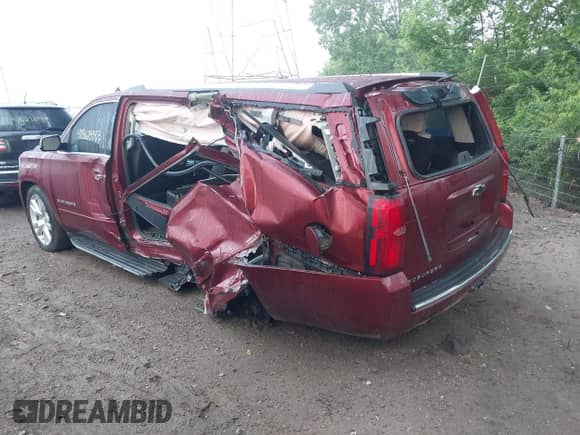 2017 Chevrolet Suburban Premier с VIN 1GNSKJKC2HR318703, выставлен на аукционе IAAI как лот 42363983 с пробегом 81 753 миль миль и . История ставок и продаж доступна на DreamBid. Изображение 3.