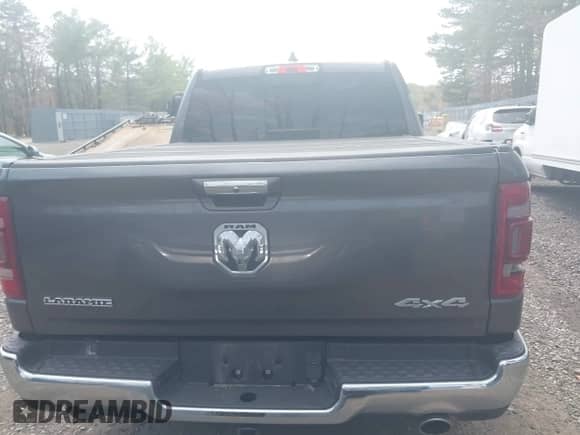 2020 Ram 1500 Laramie z VIN 1C6SRFJT8LN243564, wystawiony jako IAAI lot #41796834 z przebiegiem 134 707 mil mil oraz . Historia ofert i sprzedaży dostępna na DreamBid. Obrazek 16.