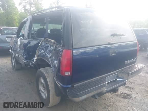 1995 Chevrolet Tahoe z VIN 3GNEK18K7SG106379, wystawiony jako IAAI lot #42067951 z przebiegiem 205 554 mil mil oraz . Historia ofert i sprzedaży dostępna na DreamBid. Obrazek 3.