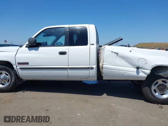 2000 Dodge 2500 с VIN 1B7KC2361YJ148871, выставлен на аукционе IAAI как лот 42182630 с пробегом Не указан миль и . История ставок и продаж доступна на DreamBid. Изображение 14.