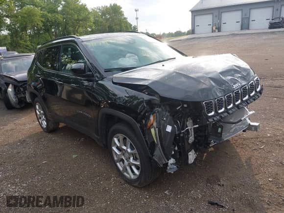 2024 Jeep Compass Latitude Lux с VIN 3C4NJDFN3RT124051, выставлен на аукционе IAAI как лот 42749782 с пробегом 7 856 миль миль и . История ставок и продаж доступна на DreamBid. Изображение 1.