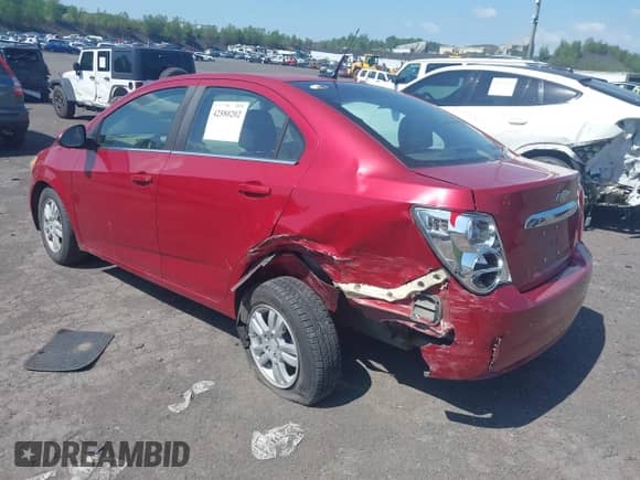 2012 Chevrolet Sonic LT z VIN 1G1JD5SB7C4224456, wystawiony jako IAAI lot #42580202 z przebiegiem 85 713 mil mil oraz . Historia ofert i sprzedaży dostępna na DreamBid. Obrazek 3.