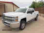 2015 Chevrolet Silverado 2500HD Work Truck z VIN 1GC1KUEG0FF185345, wystawiony jako Copart lot #58501835 z przebiegiem 194 581 mil mil oraz Czysty tytuł • Clean title. Historia ofert i sprzedaży dostępna na DreamBid. Obrazek 2.
