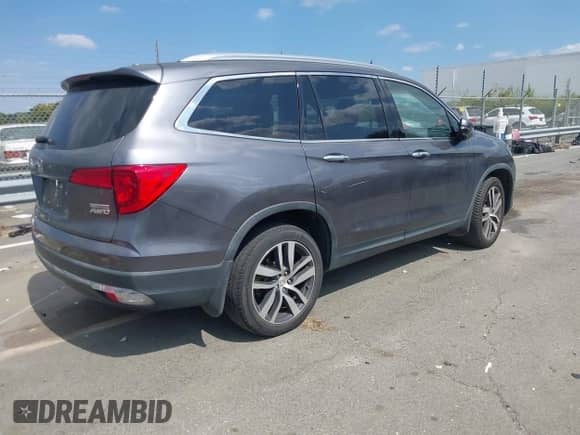 2017 Honda Pilot Touring z VIN 5FNYF6H93HB095058, wystawiony jako IAAI lot #43234712 z przebiegiem 137 267 mil mil oraz . Historia ofert i sprzedaży dostępna na DreamBid. Obrazek 4.