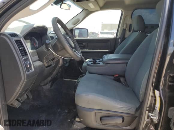 2018 Ram 1500 Tradesman z VIN 3C6RR6KG2JG225504, wystawiony jako Copart lot #56739575 z przebiegiem 137 272 mil mil oraz Szkoda całkowita • Salvage title. Historia ofert i sprzedaży dostępna na DreamBid. Obrazek 7.