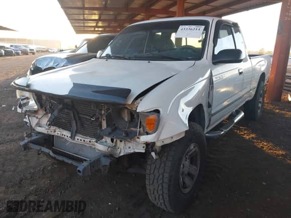 2000 Toyota Tacoma PreRunner with VIN 4TASN92N9YZ607847, listed as a IAAI auction lot 43336214 with 289,752 mi miles and . Bid and sale history available at DreamBid. Image 2.