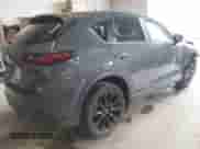 2025 Mazda CX-5 S Carbon Edition z VIN JM3KFBCM2S0623499, wystawiony jako IAAI lot #42865410 z przebiegiem 15 933 mil mil oraz . Historia ofert i sprzedaży dostępna na DreamBid. Obrazek 4.