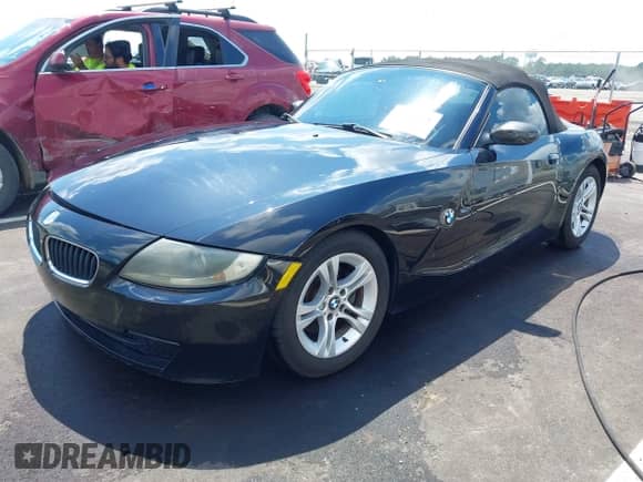 2006 BMW Z4 3.0i with VIN 4USBU33576LW66697, listed as a IAAI auction lot 43010231 with 98,503 mi miles and . Bid and sale history available at DreamBid. Image 17.