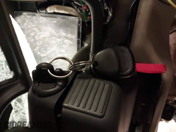 1998 Chevrolet Tahoe z VIN 1GNEK13R7WJ379752, wystawiony jako IAAI lot #42026616 z przebiegiem 270 881 mil mil oraz . Historia ofert i sprzedaży dostępna na DreamBid. Obrazek 11.