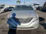 2011 Hyundai Sonata Limited z VIN 5NPEC4AC5BH015791, wystawiony jako Copart lot #85924235 z przebiegiem Nie podano mil oraz Nie do naprawy • Non repairable. Historia ofert i sprzedaży dostępna na DreamBid. Obrazek 5.