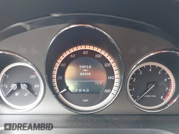 2011 Mercedes-Benz C 300 Sport z VIN WDDGF8BB8BR142823, wystawiony jako IAAI lot #43254470 z przebiegiem 88 458 mil mil oraz . Historia ofert i sprzedaży dostępna na DreamBid. Obrazek 7.
