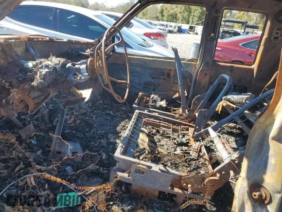 1997 Chevrolet Silverado 2500 с VIN 1GCGC29R1VE129281, выставлен на аукционе Copart как лот 42616655 с пробегом Не указан миль и Списание • Salvage title. История ставок и продаж доступна на DreamBid. Изображение 7.