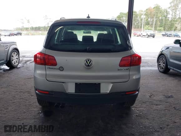 2015 Volkswagen Tiguan S with VIN WVGAV7AX0FW547202, listed as a IAAI auction lot 43431482 with 153,123 mi miles and . Bid and sale history available at DreamBid. Image 16.