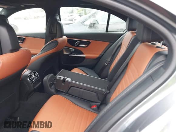 2024 Mercedes-Benz C 300 с VIN W1KAF4HB5RR187556, выставлен на аукционе IAAI как лот 43009025 с пробегом 8 882 миль миль и . История ставок и продаж доступна на DreamBid. Изображение 8.
