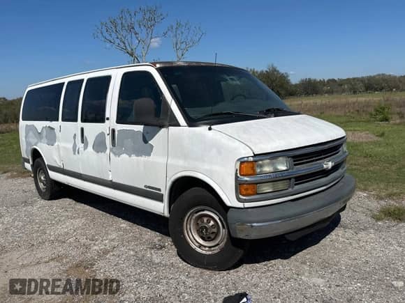 2002 Chevrolet Express с VIN 1GAHG39R921243538, выставлен на аукционе Copart как лот 47266075 с пробегом 512 936 миль миль и Чистый • Clean title. История ставок и продаж доступна на DreamBid. Изображение 1.