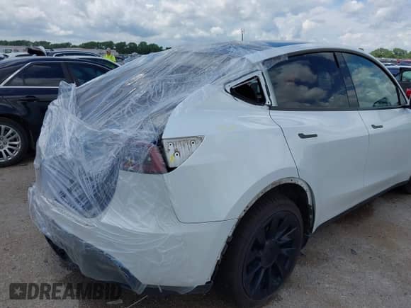 2023 Tesla Model Y Long Range с VIN 7SAYGDEE2PA032311, выставлен на аукционе IAAI как лот 42720695 с пробегом 20 640 миль миль и . История ставок и продаж доступна на DreamBid. Изображение 19.