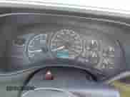 2002 Chevrolet Silverado 1500 z VIN 1GCEC14W82Z286809, wystawiony jako IAAI lot #41876270 z przebiegiem 217 690 mil mil oraz . Historia ofert i sprzedaży dostępna na DreamBid. Obrazek 7.