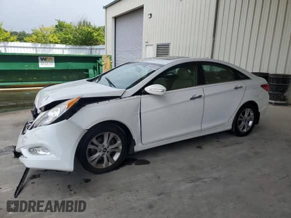 2013 Hyundai Sonata Limited с VIN 5NPEC4AC3DH569575, выставлен на аукционе Copart как лот 68705155 с пробегом 111 066 миль миль и Списание • Salvage title. История ставок и продаж доступна на DreamBid. Изображение 1.