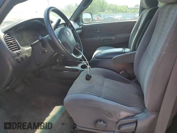 2004 Toyota Tundra SR5 z VIN 5TBBT441X4S454987, wystawiony jako Copart lot #64768445 z przebiegiem 225 281 mil mil oraz Czysty tytuł • Clean title. Historia ofert i sprzedaży dostępna na DreamBid. Obrazek 7.